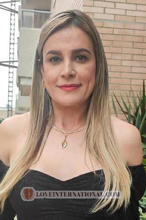 207666 - Yamile Andrea Age: 40 - Colombia